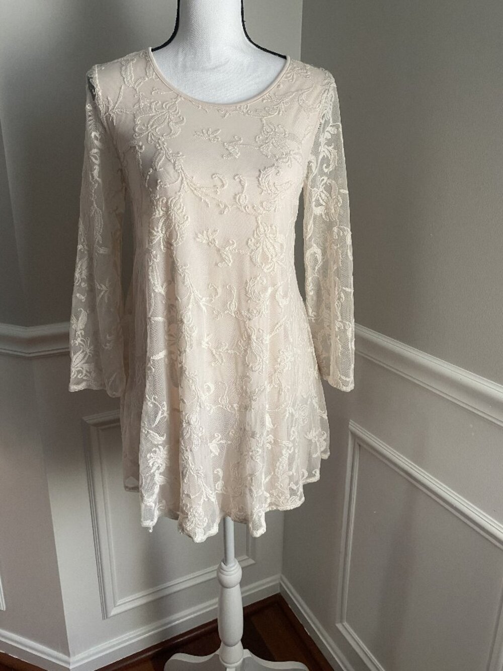 Forever 21 Floral Lace Dress size Small with Bell Sleeves